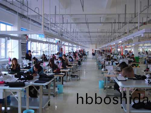 酒(jiu)店製(zhi)服生産車間