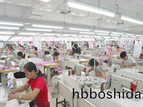 職(zhi)業裝(zhuang)生産車(che)間(jian)